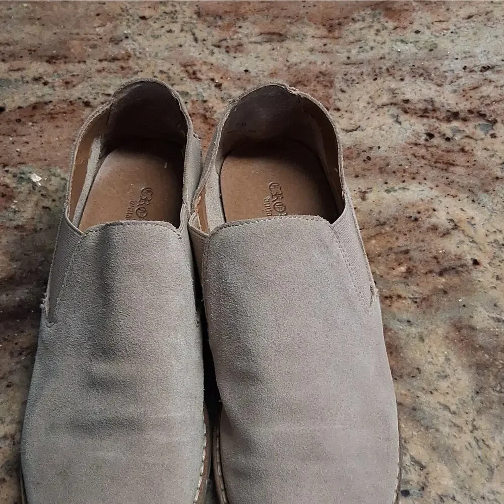Crown Vintage Women's Beige Suede Slip-On Loafers Round Toe Elastic Gore 7.5